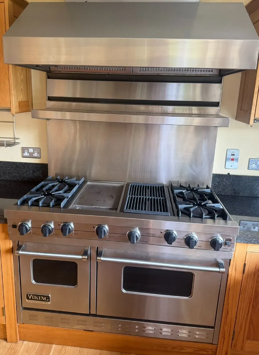 Viking Professional Gas Cooker with Hood - Image 1