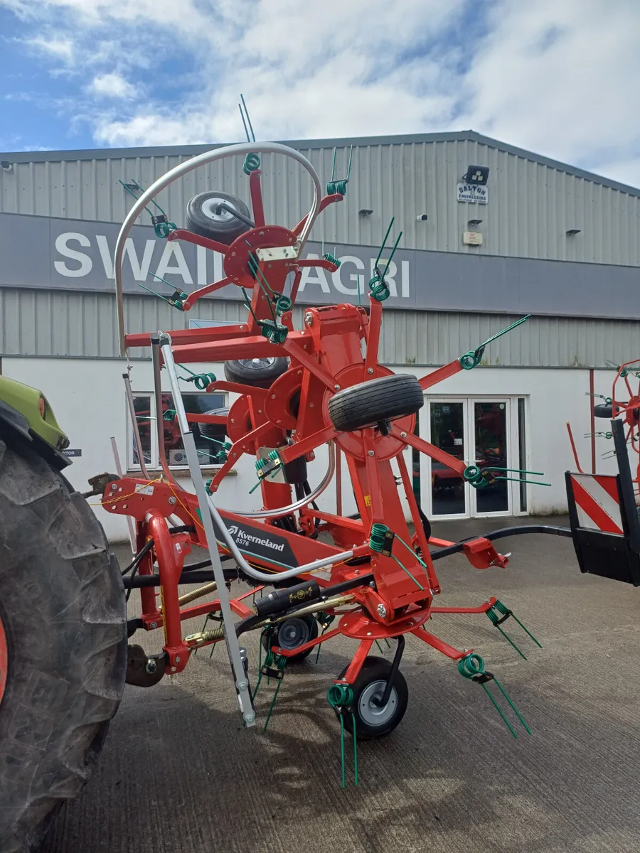 Kverneland 6 Rotor Tedder - Image 1