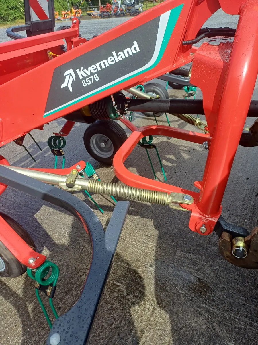 Kverneland 6 Rotor Tedder - Image 4