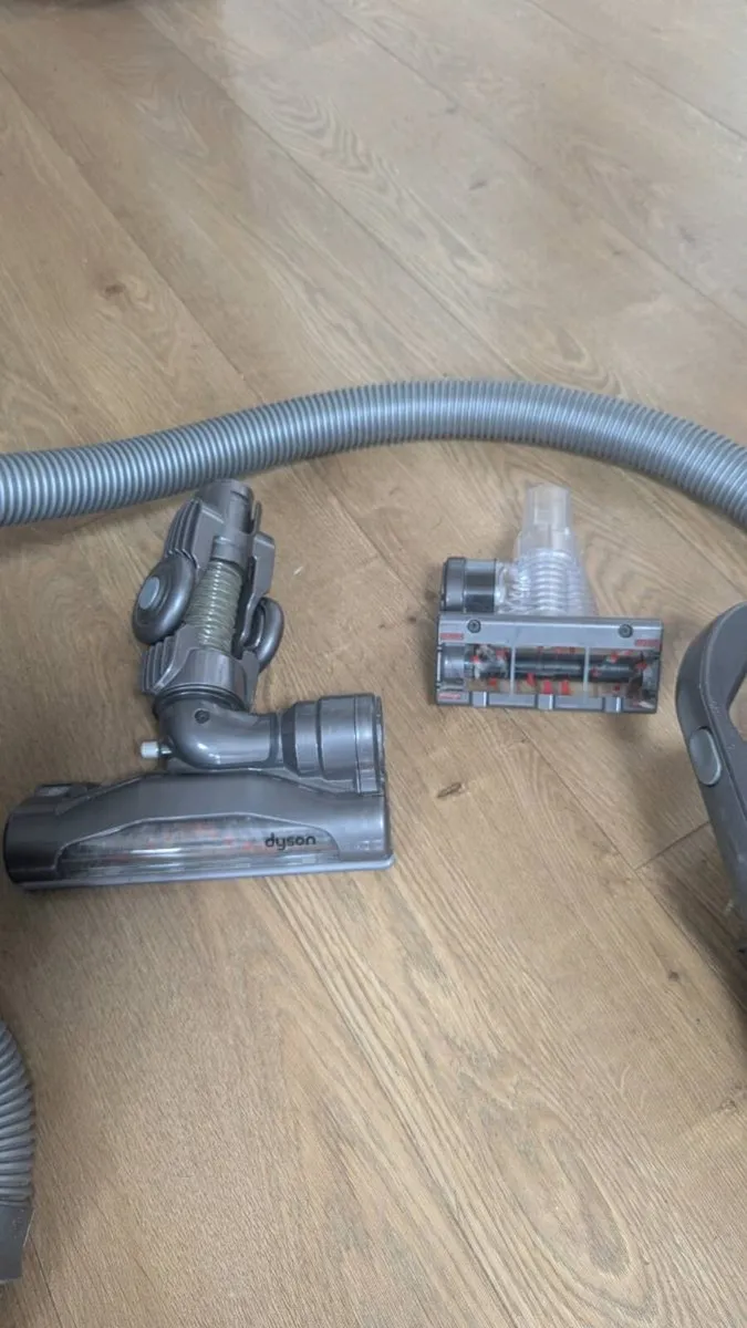 Vacuum cleaner: Dyson DC 22 animal - Image 2