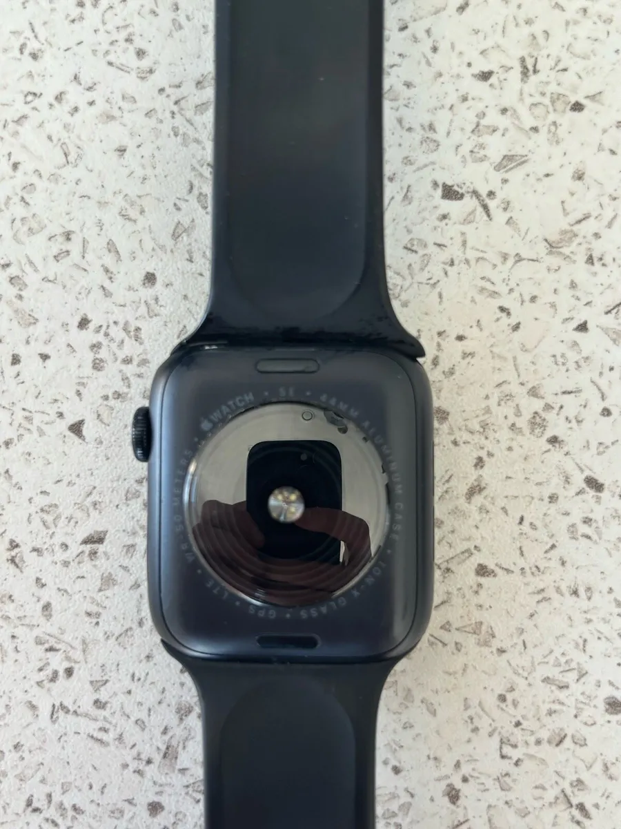 Apple SE Cellular Watch 44mm - Image 3