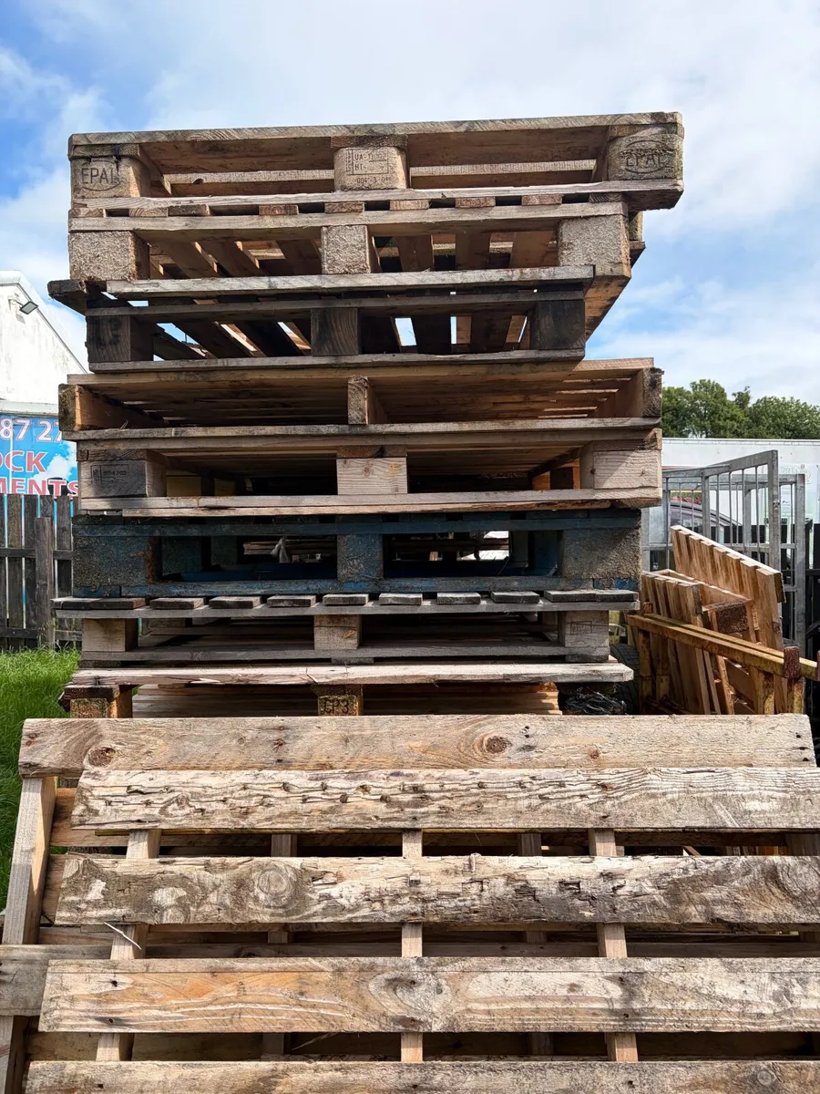 Pallets free to take away - Image 1