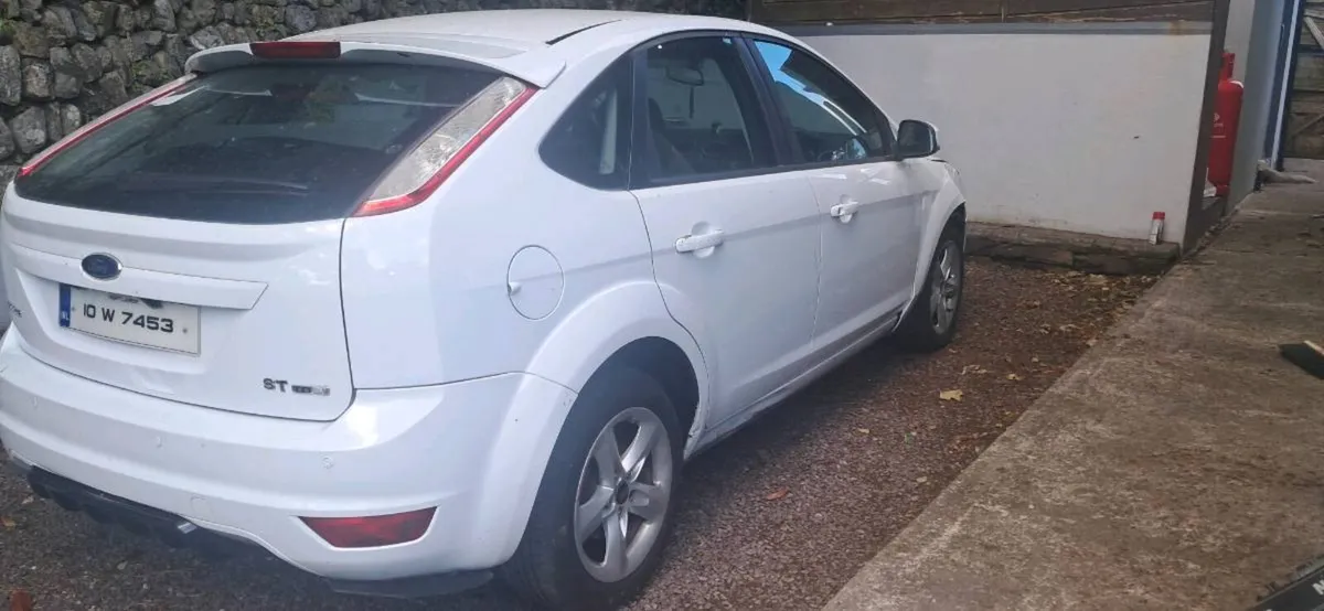Ford Focus breaking - Image 1
