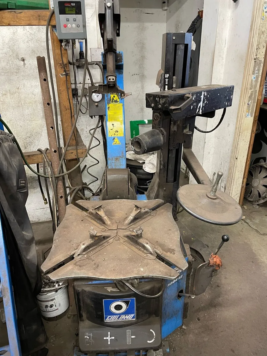 Tyre machine - Image 1