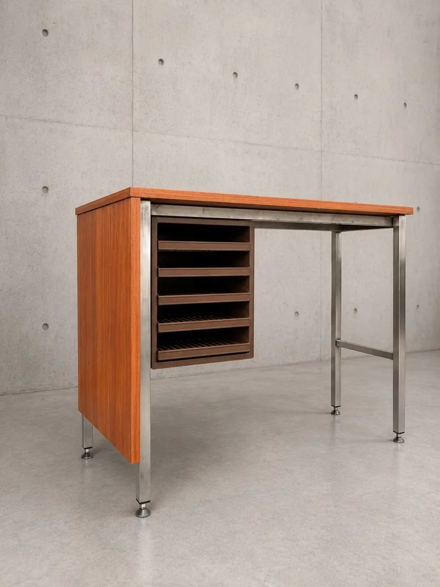 Desk - Image 4