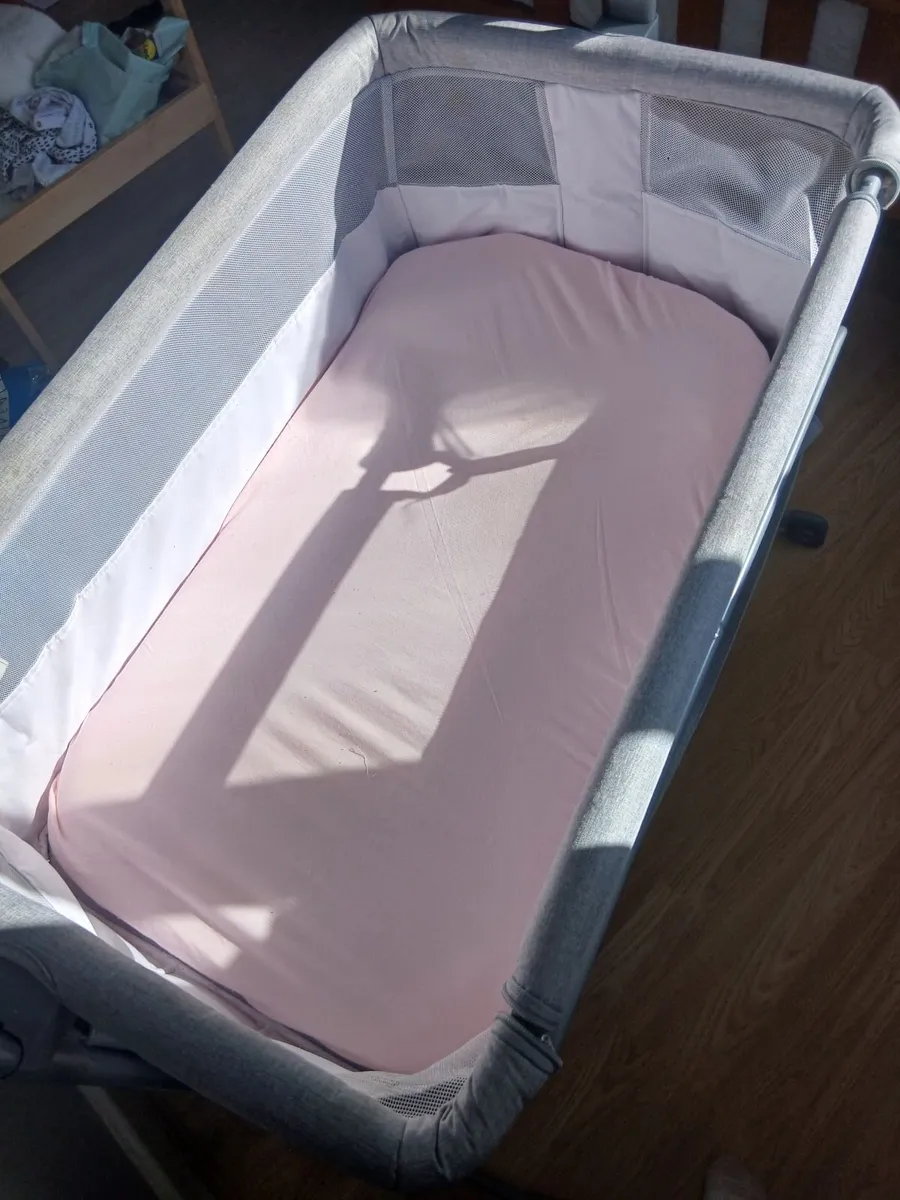 Baby co-sleeper /next to me - Image 3