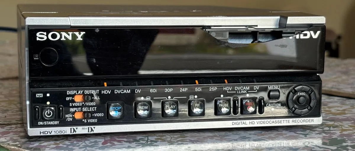 Sony HVR M15 ae hdv/dvcam/mini dv player - Image 1