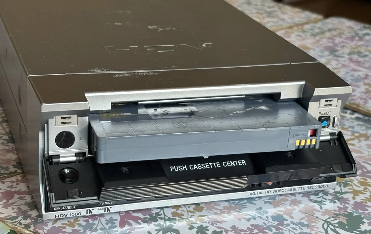 Sony HVR M15 ae hdv/dvcam/mini dv player - Image 2
