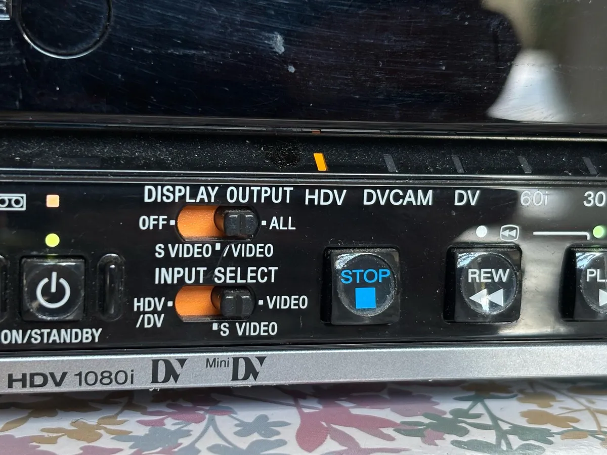 Sony HVR M15 ae hdv/dvcam/mini dv player - Image 3