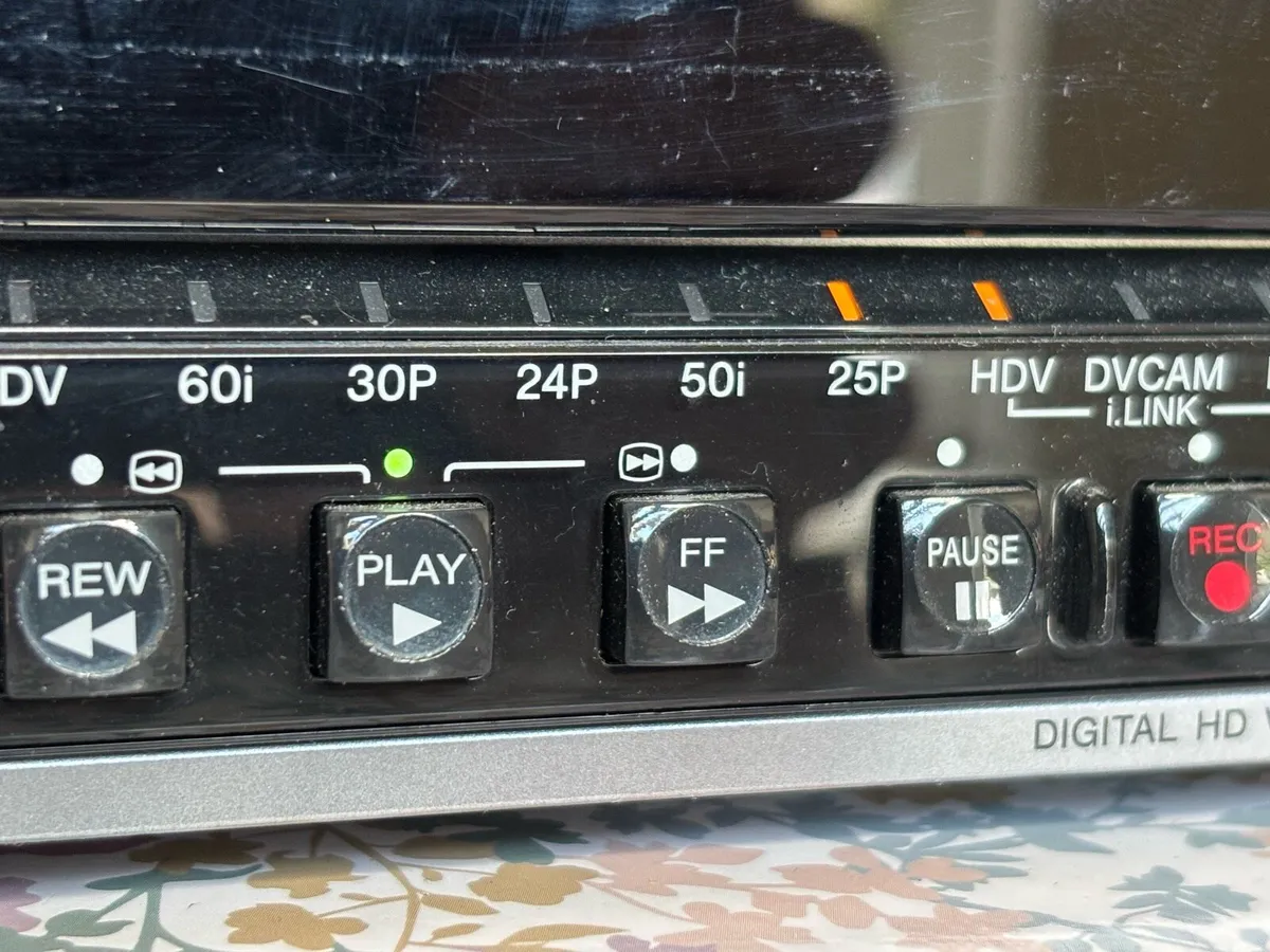 Sony HVR M15 ae hdv/dvcam/mini dv player - Image 4