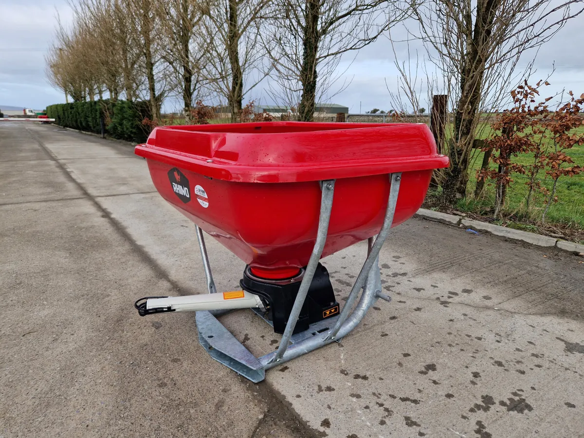 Rhino wagtail spreader 600l - Image 1