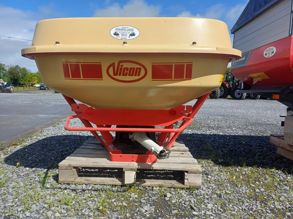 Vicon Fertilizer Spreader - Image 1