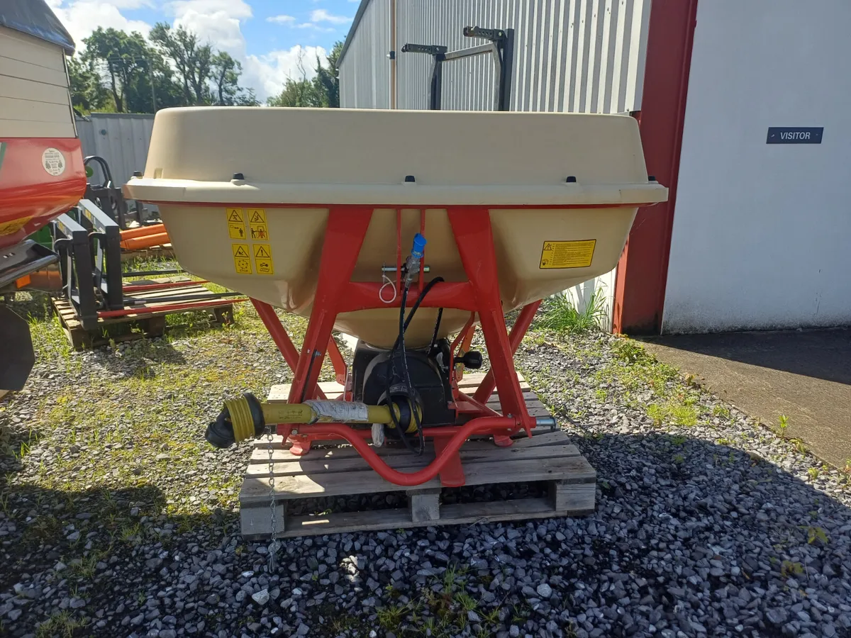 Vicon Fertilizer Spreader - Image 2