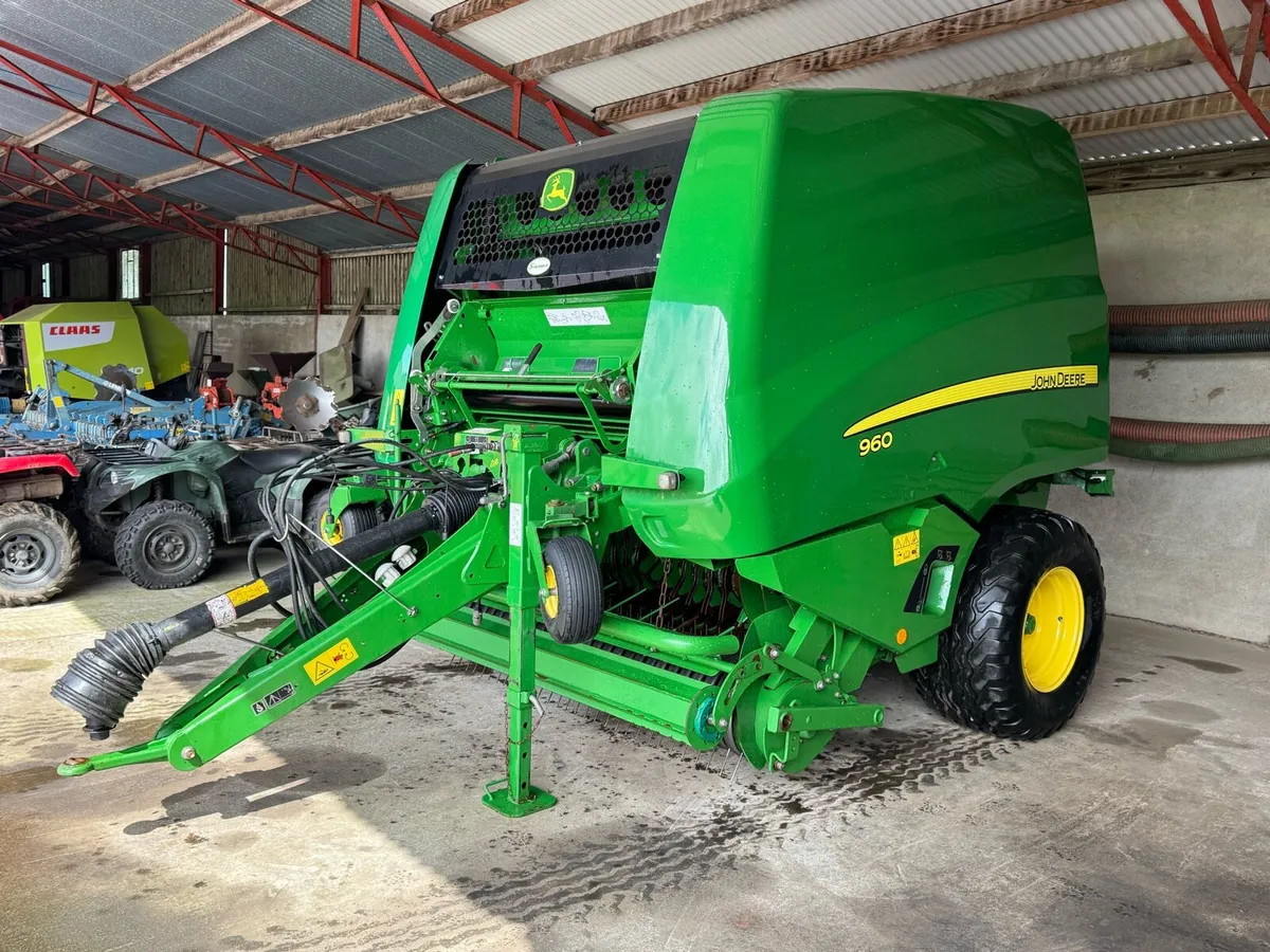 John Deere 960 Baler - Image 1