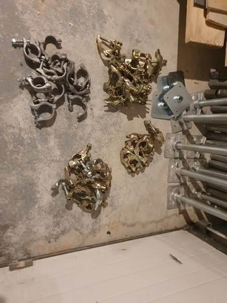 Scaffold tube and fittings ; excellent condition ; various items - Image 3