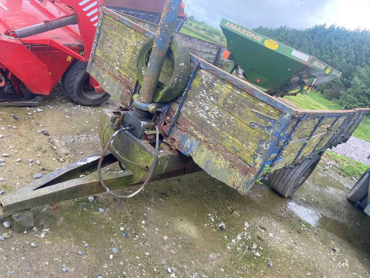 Old tipping trailer - Image 3