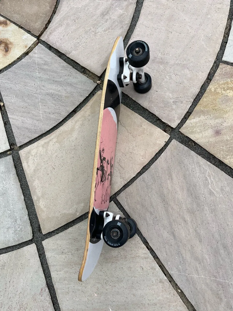 Skateboard - Image 4
