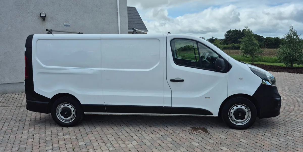 2015 Vauxhall Vivaro lwb - Image 3
