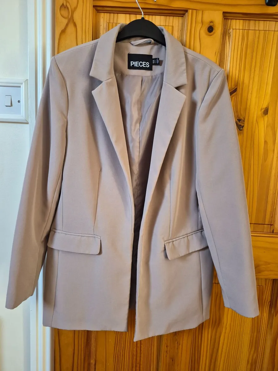 Beige Pieces blazer - Image 1