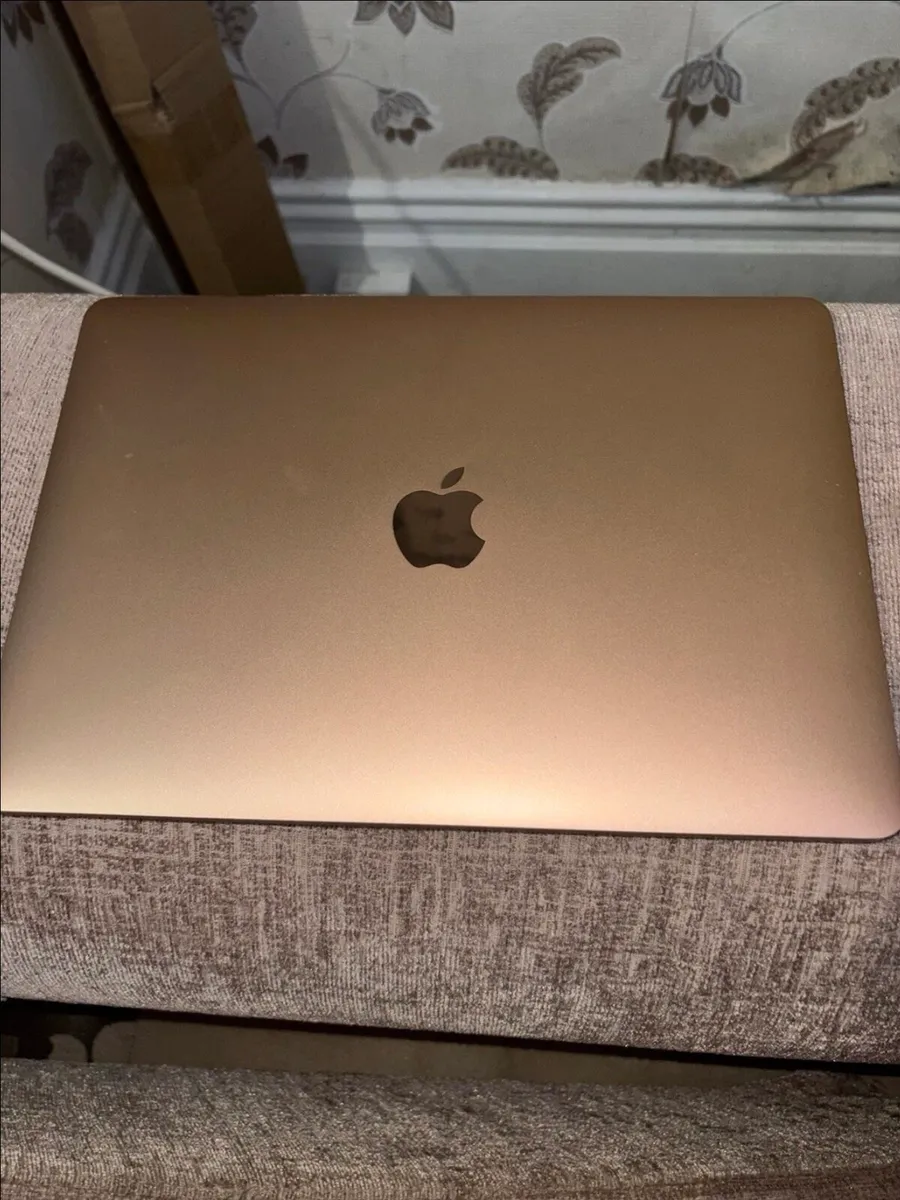 Apple MacBook 12' Retina (2017) m5 512GB 8GB RAM - Image 2