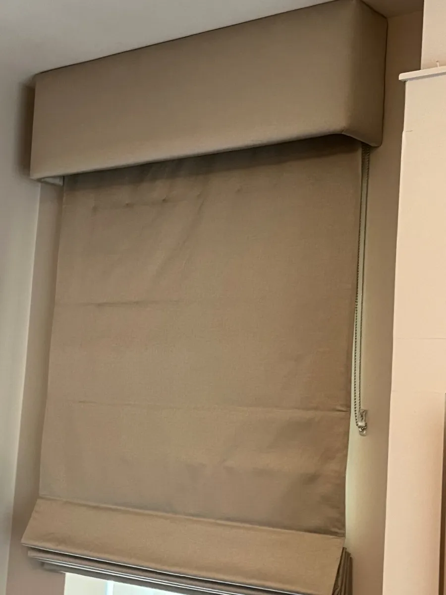 PELMET AND AUSTRIAN BLIND - Image 1