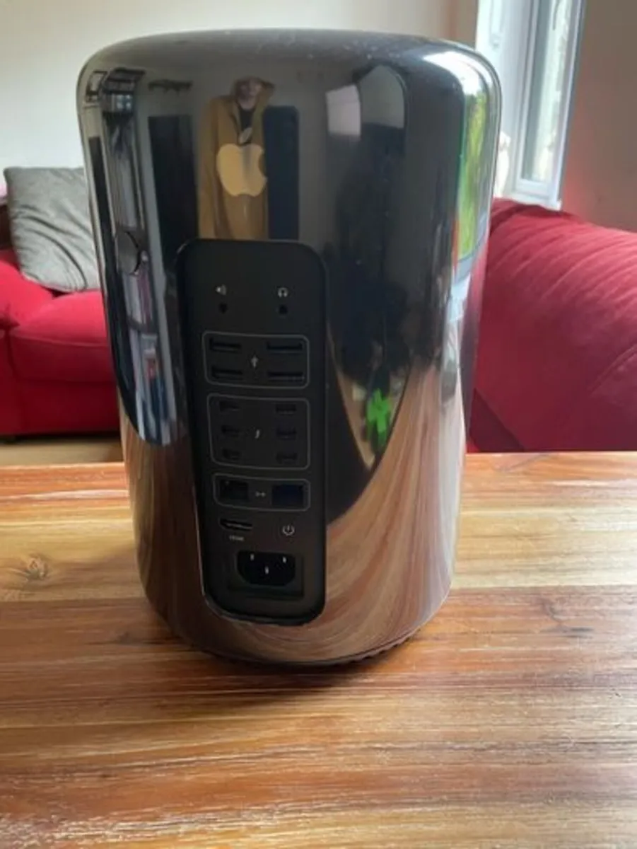 Mac Pro 6,1 - Image 1