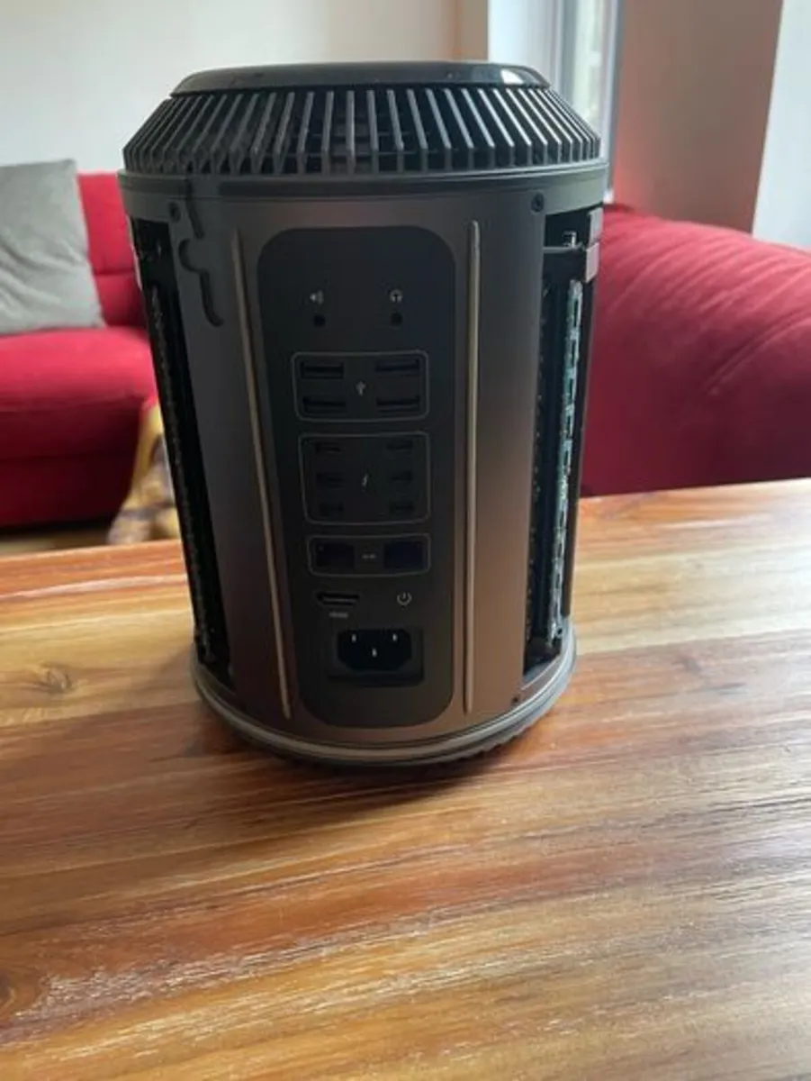Mac Pro 6,1 - Image 2