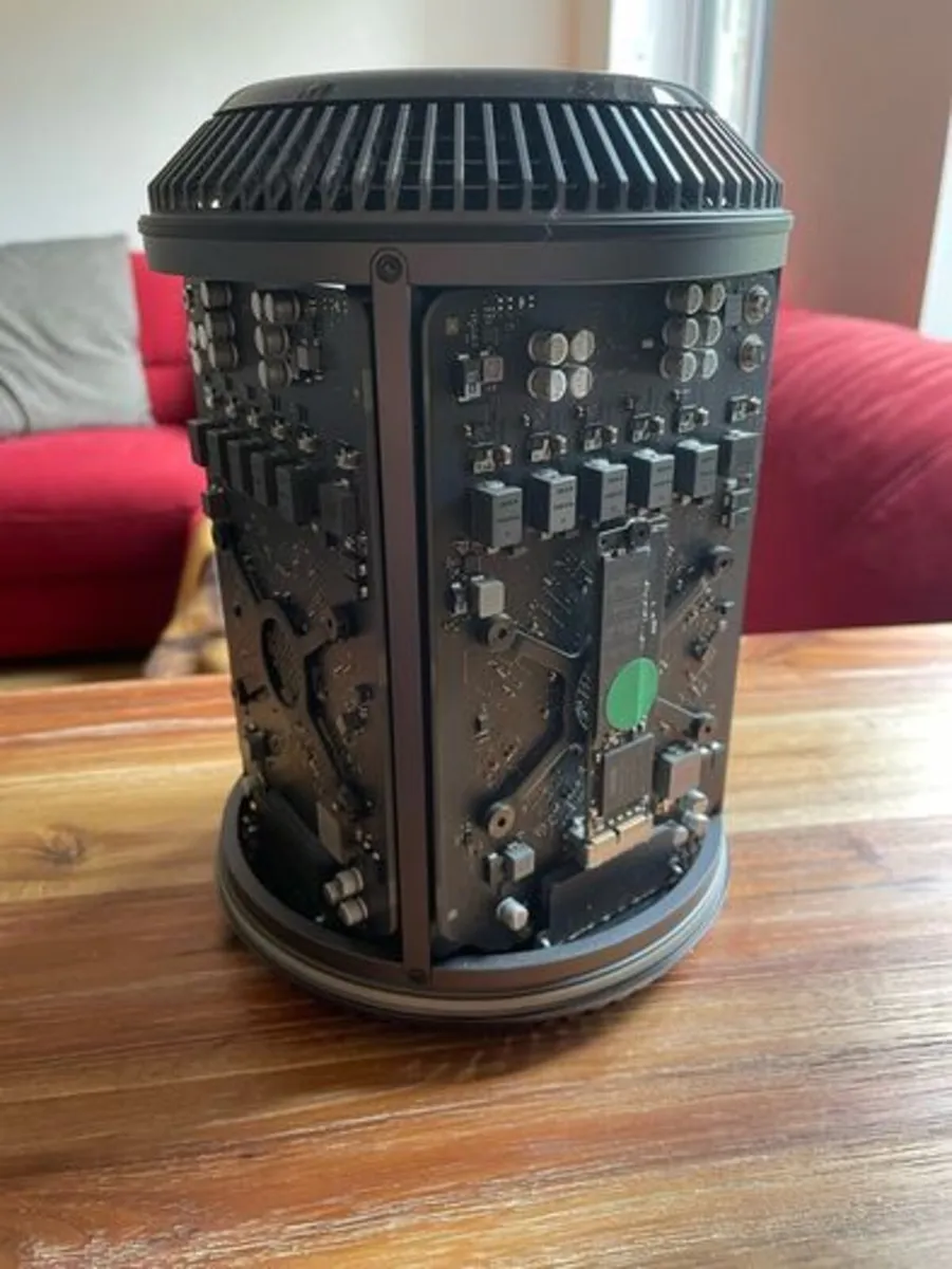 Mac Pro 6,1 - Image 3