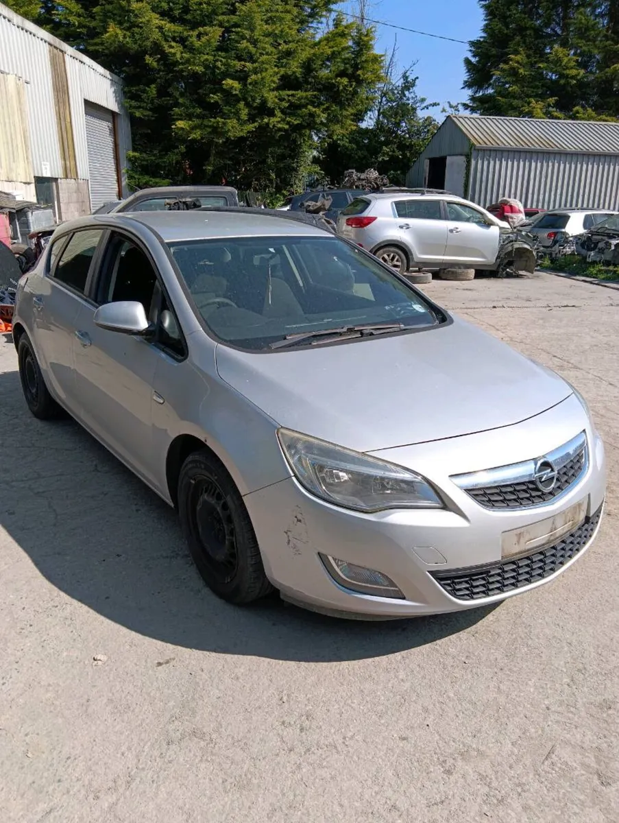 Breaking Opel astra 2011 1.3cdti - Image 1