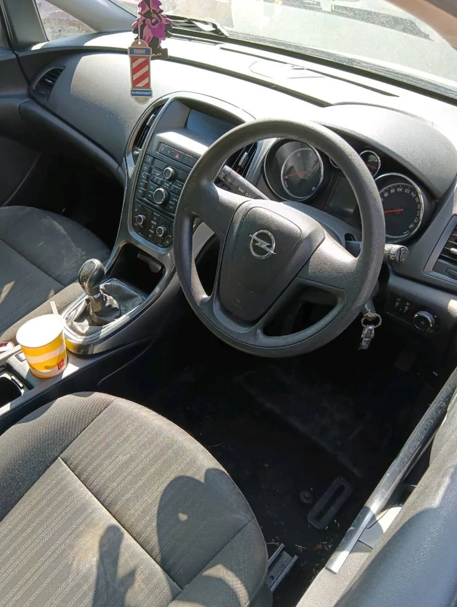 Breaking Opel astra 2011 1.3cdti - Image 2