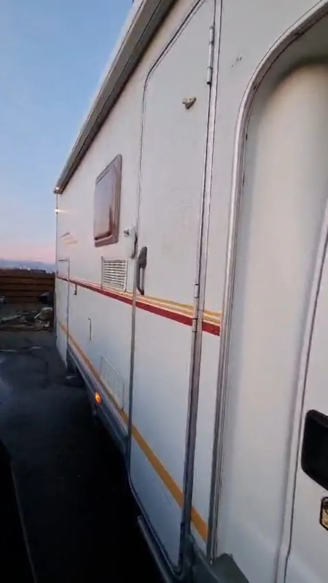 Camper van - Image 4