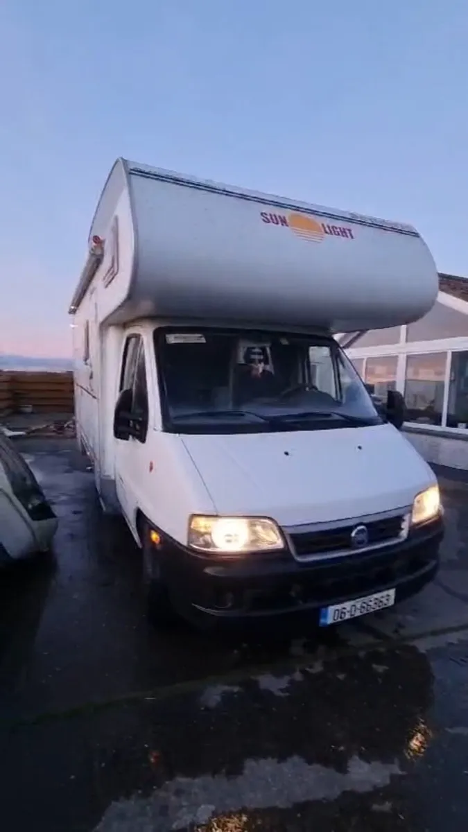 Camper van - Image 1