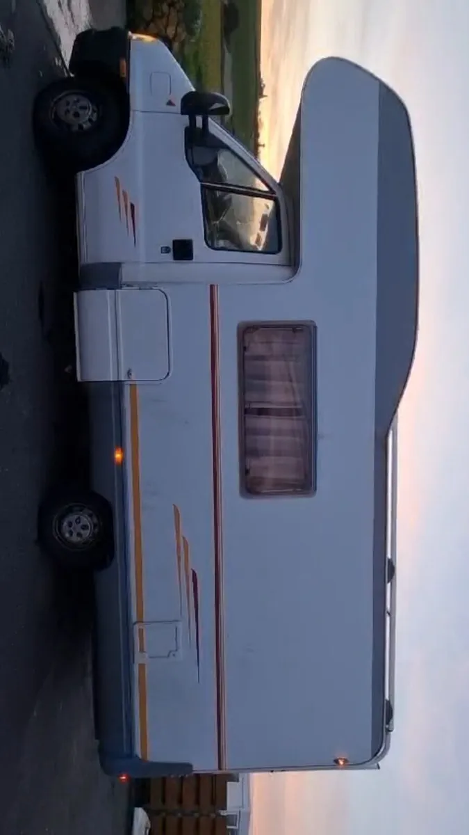 Camper van - Image 2
