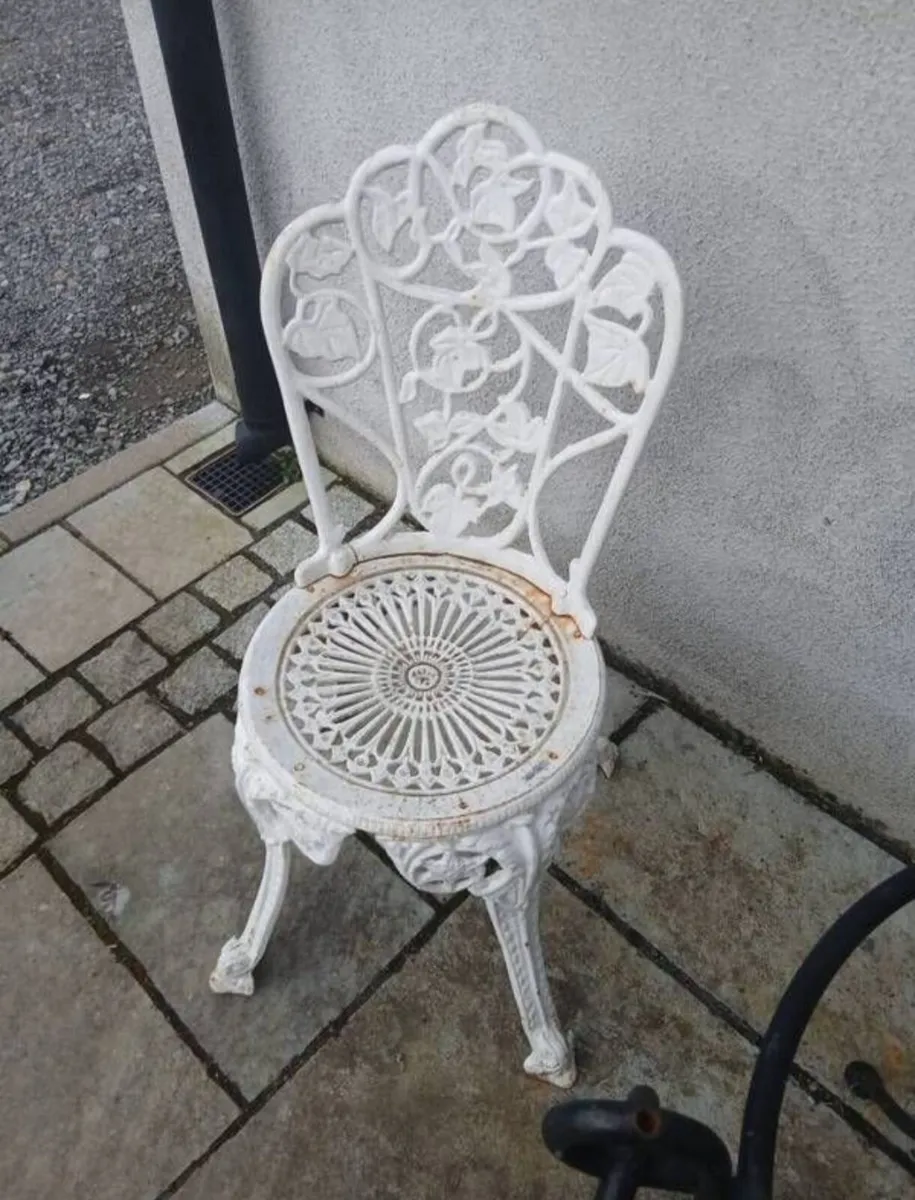 Two heavy garden chairs and table - Image 4