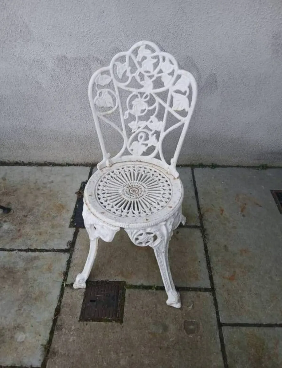 Two heavy garden chairs and table - Image 2