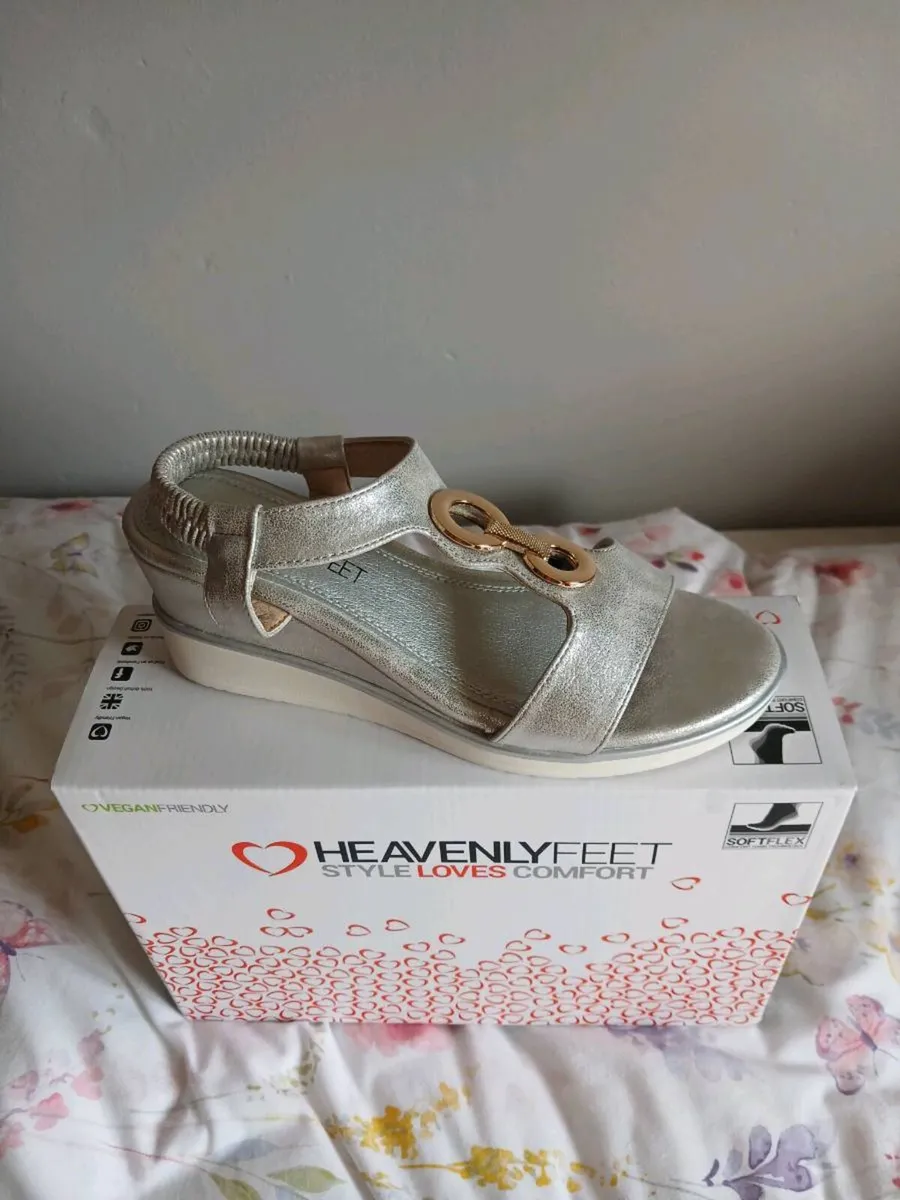 Ladies sandals - Image 1