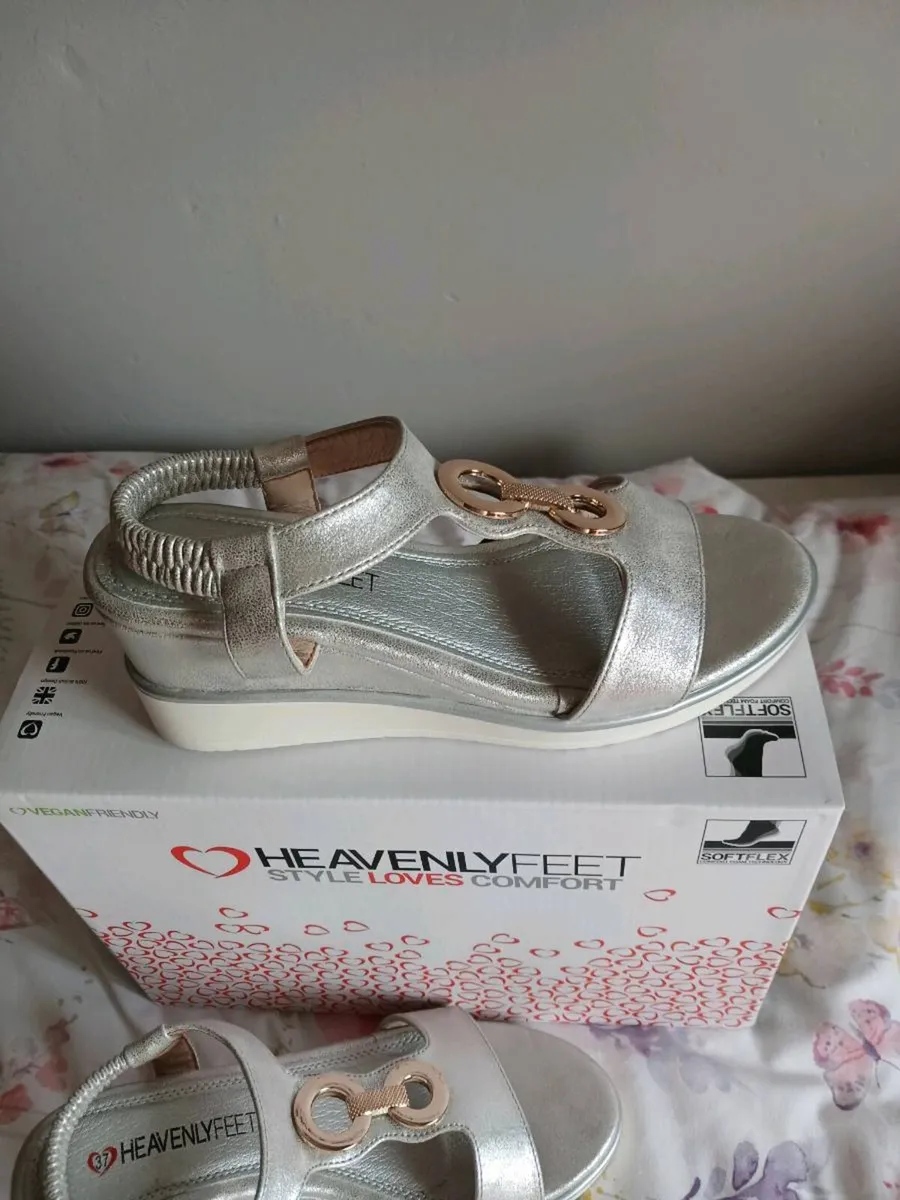 Ladies sandals - Image 2