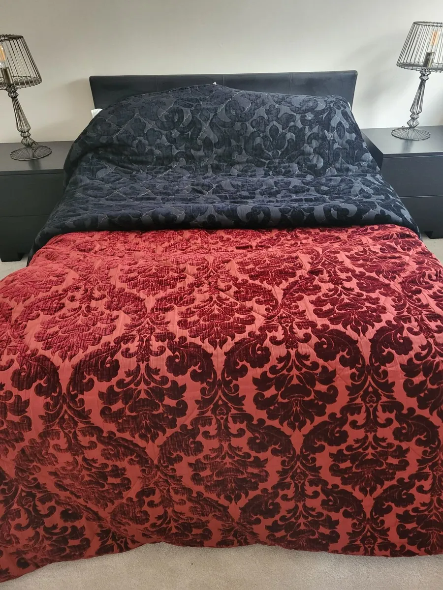 2x Heavy Brocade Bed Spreads - Image 1