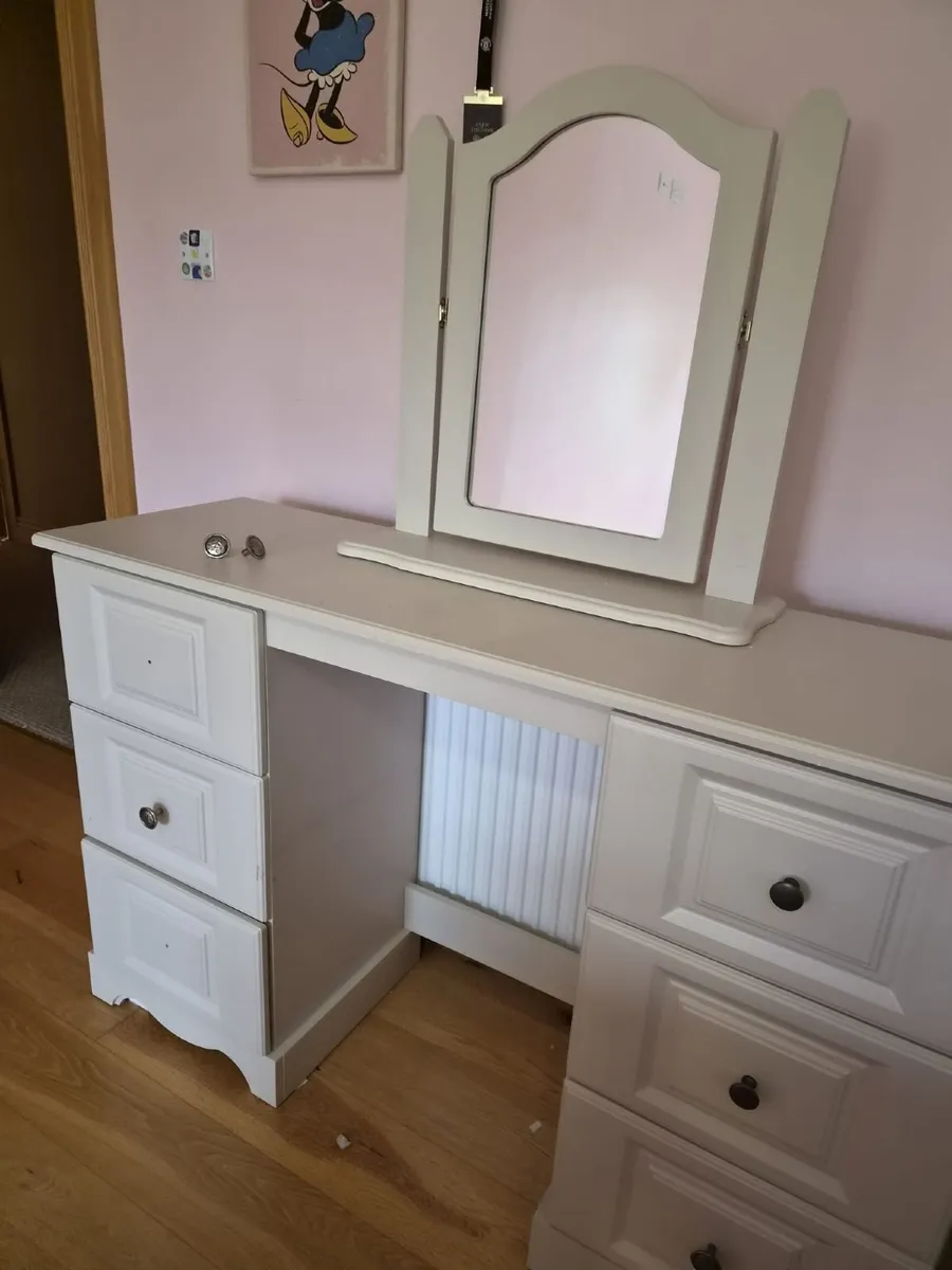 dressing table - Image 1