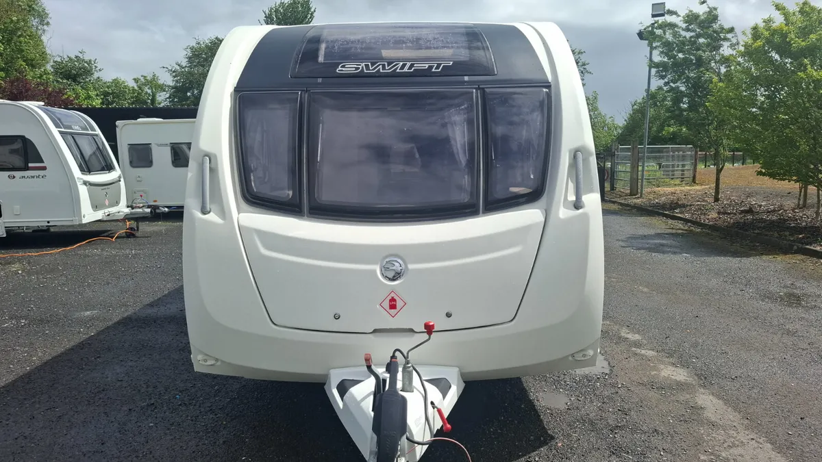 Swift Charisma 6 berth caravan - Image 2