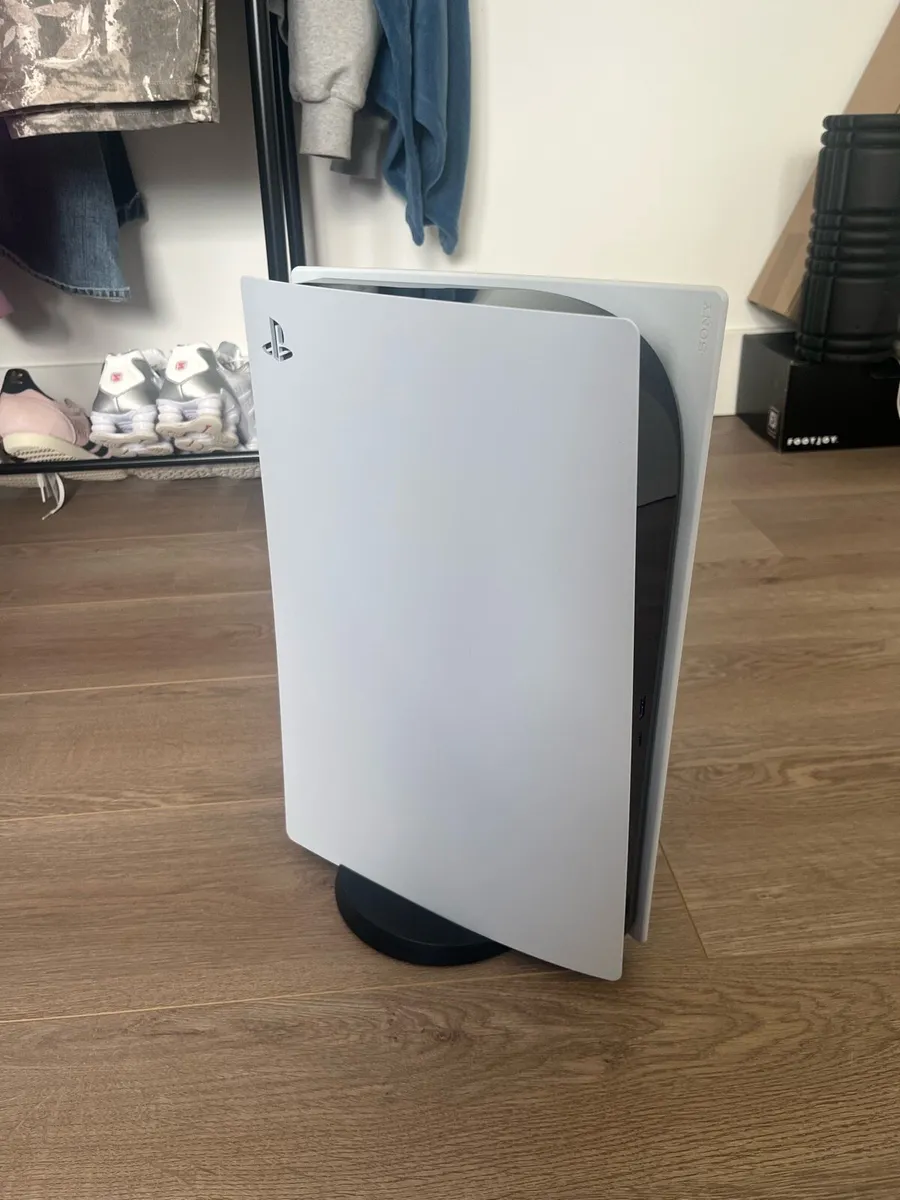PS5 *DIGITAL EDITION* - Image 1