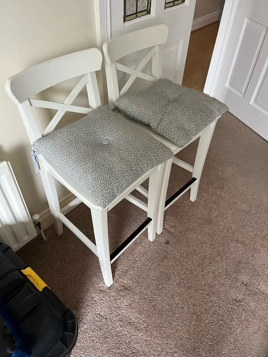 Set of 2 white Kitchen Island Chairs for sale - Image 2