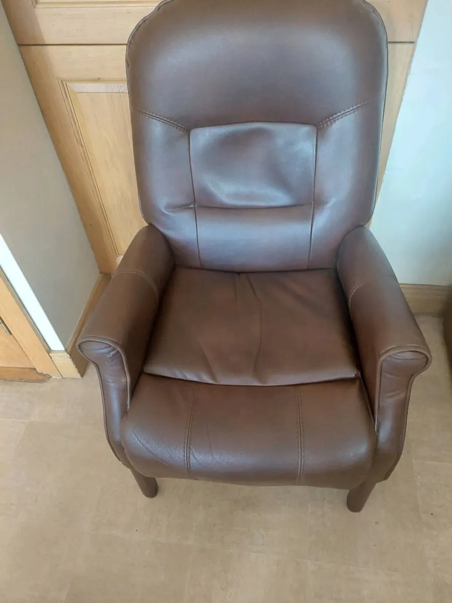 Two fireside chairs - Image 2