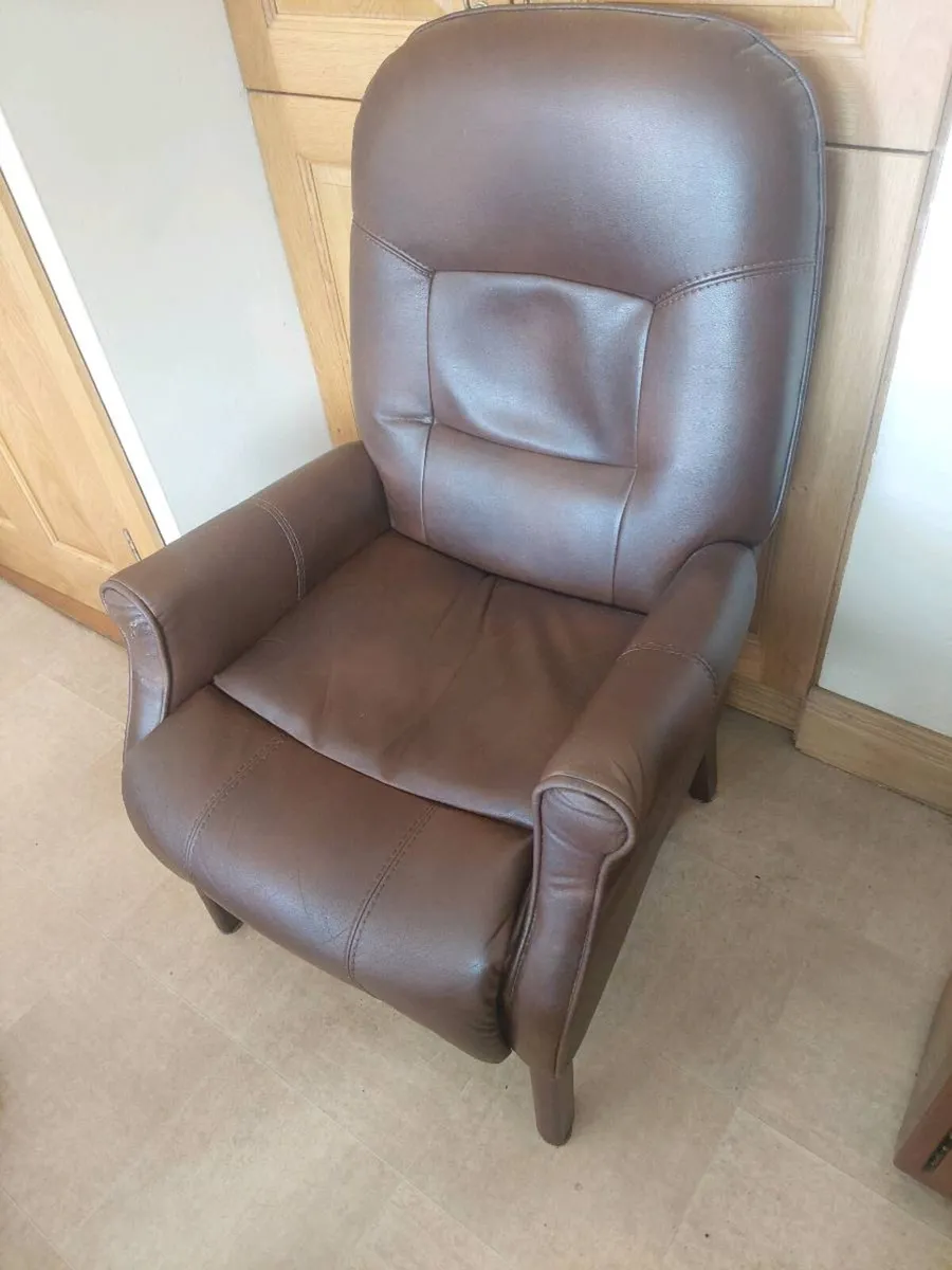 Two fireside chairs - Image 3