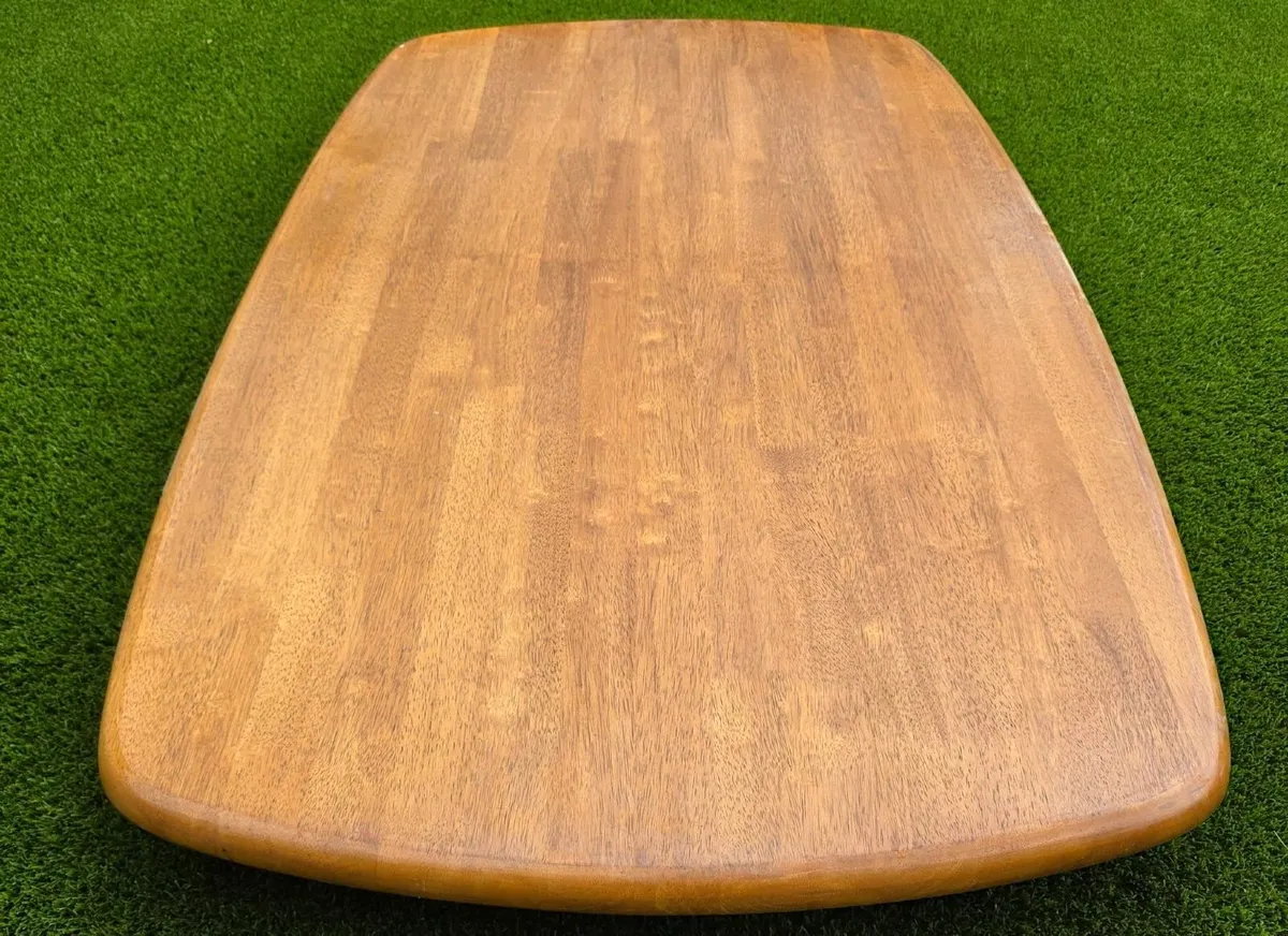 Dining room table - Image 1