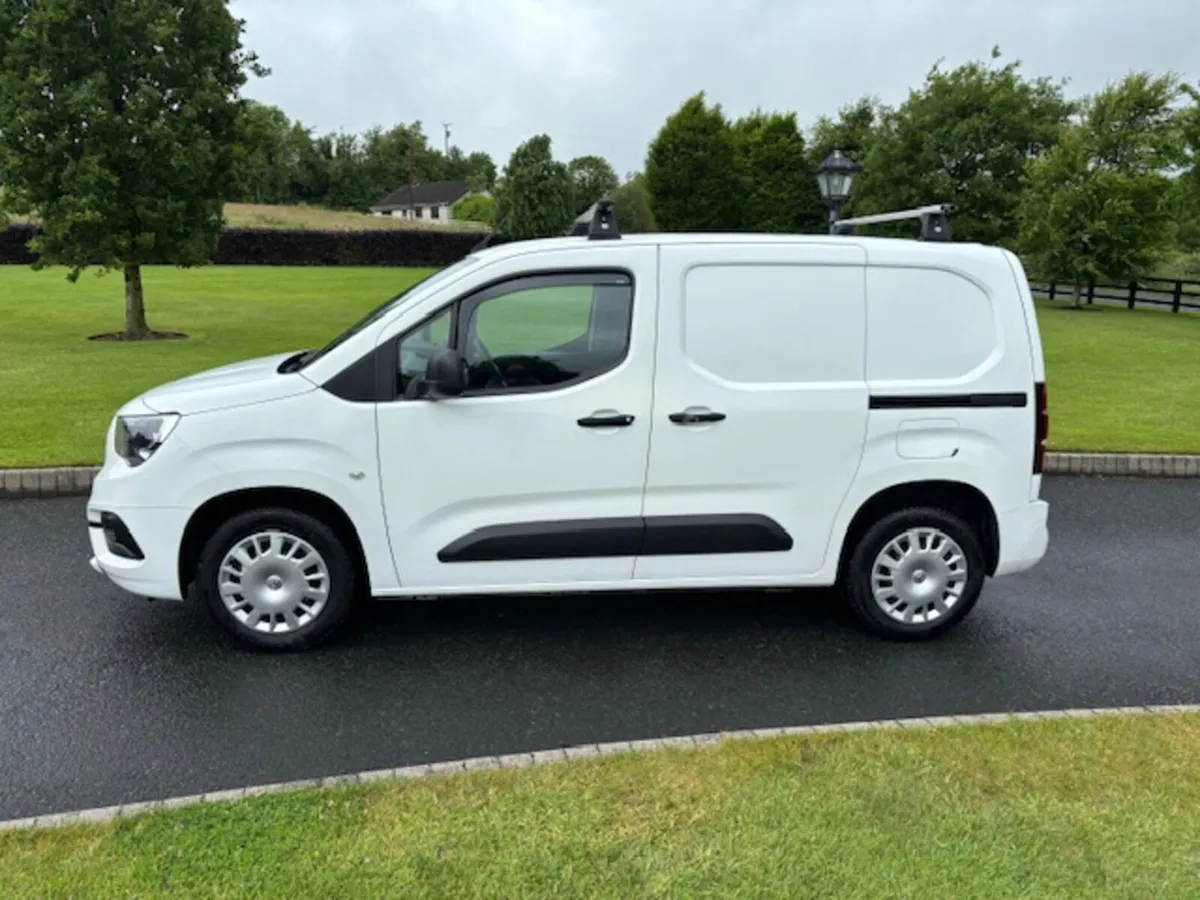 Vauxhall Combo 2022 - Image 4