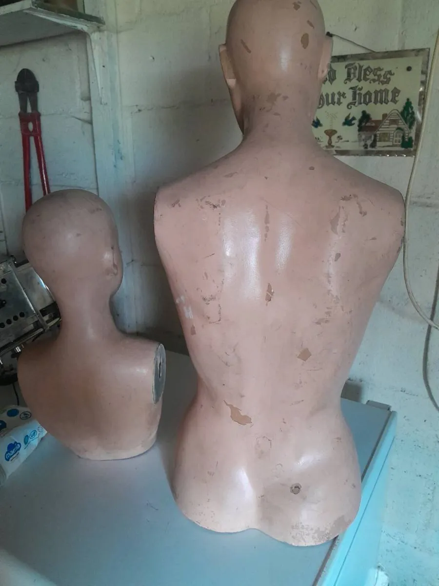 Two vintage model bustes - Image 4