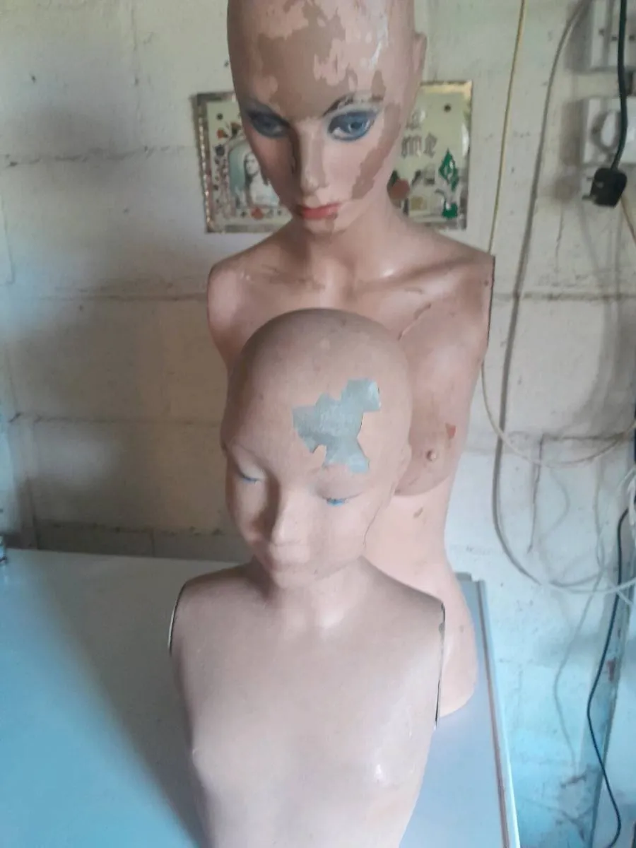 Two vintage model bustes - Image 2