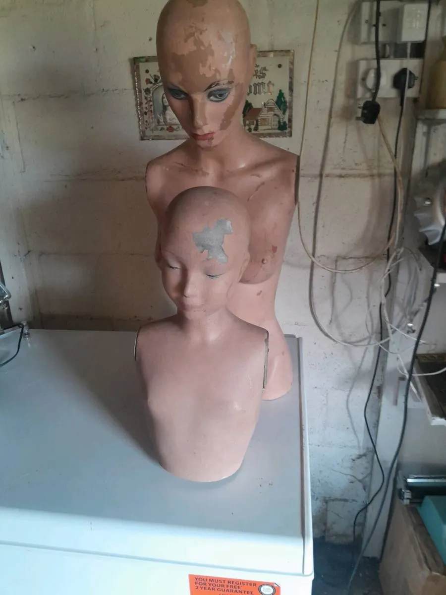 Two vintage model bustes - Image 3