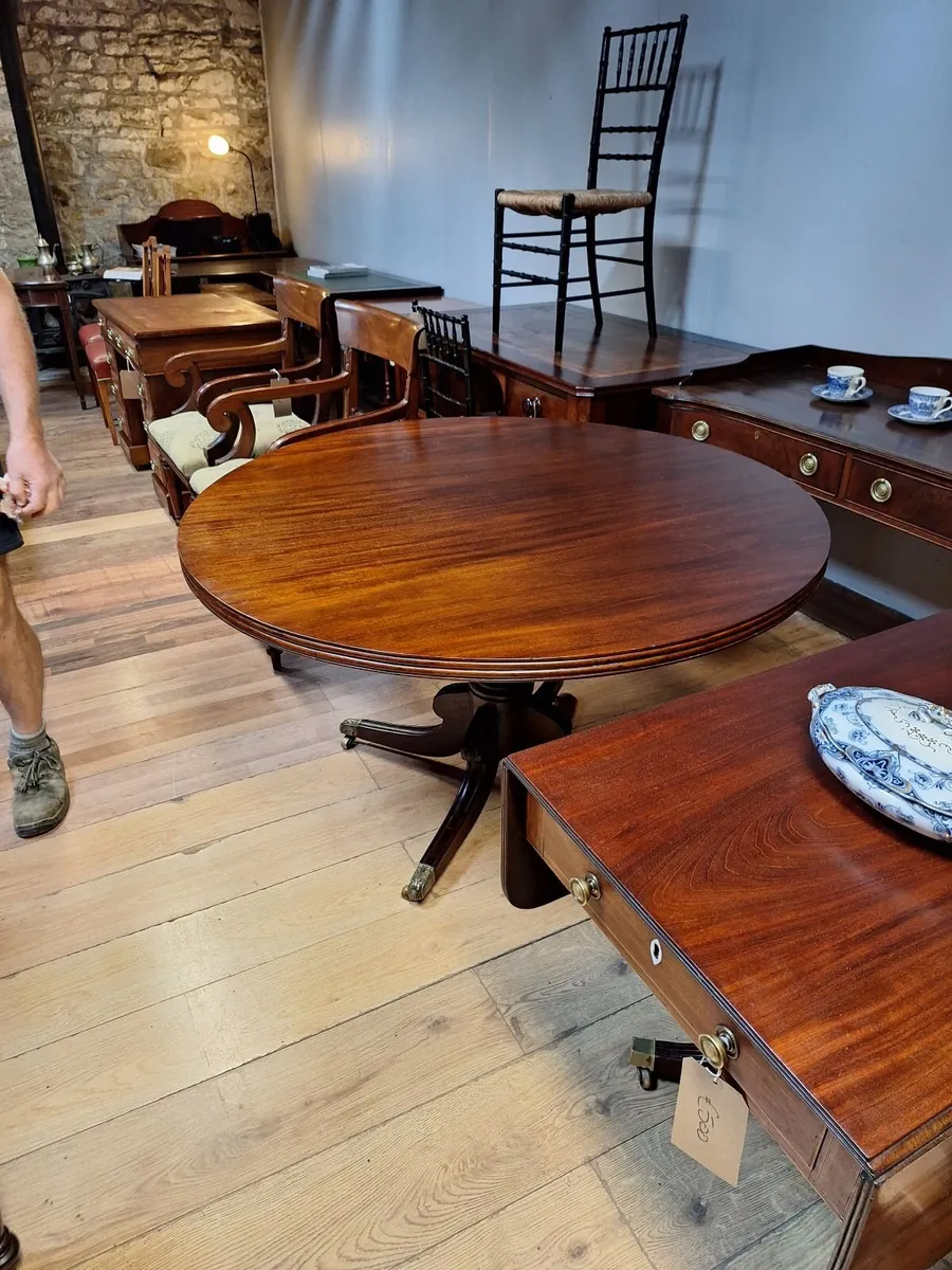 Elegant Antique Mahogany Centre / Hall Table – 4ft - Image 4